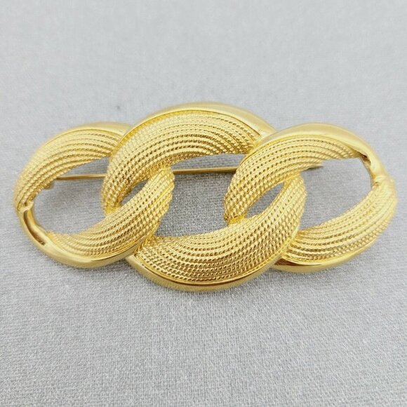 Vintage Napier Triple Link Brooch Gold Tone Stippled Texture 2.5" x 1.25" EUC - Picture 1 of 4